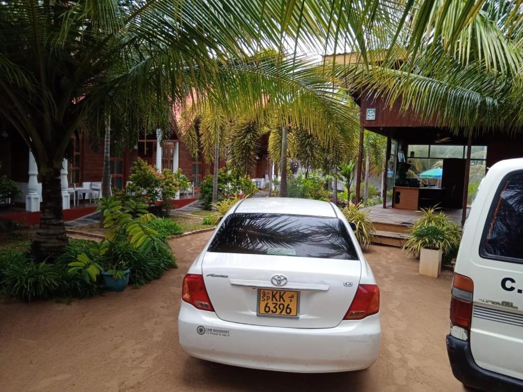 Elegant Green Beach Resort Triquinimale Exterior foto