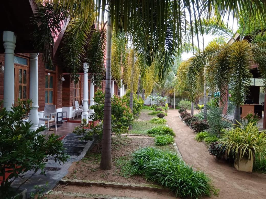 Elegant Green Beach Resort Triquinimale Exterior foto