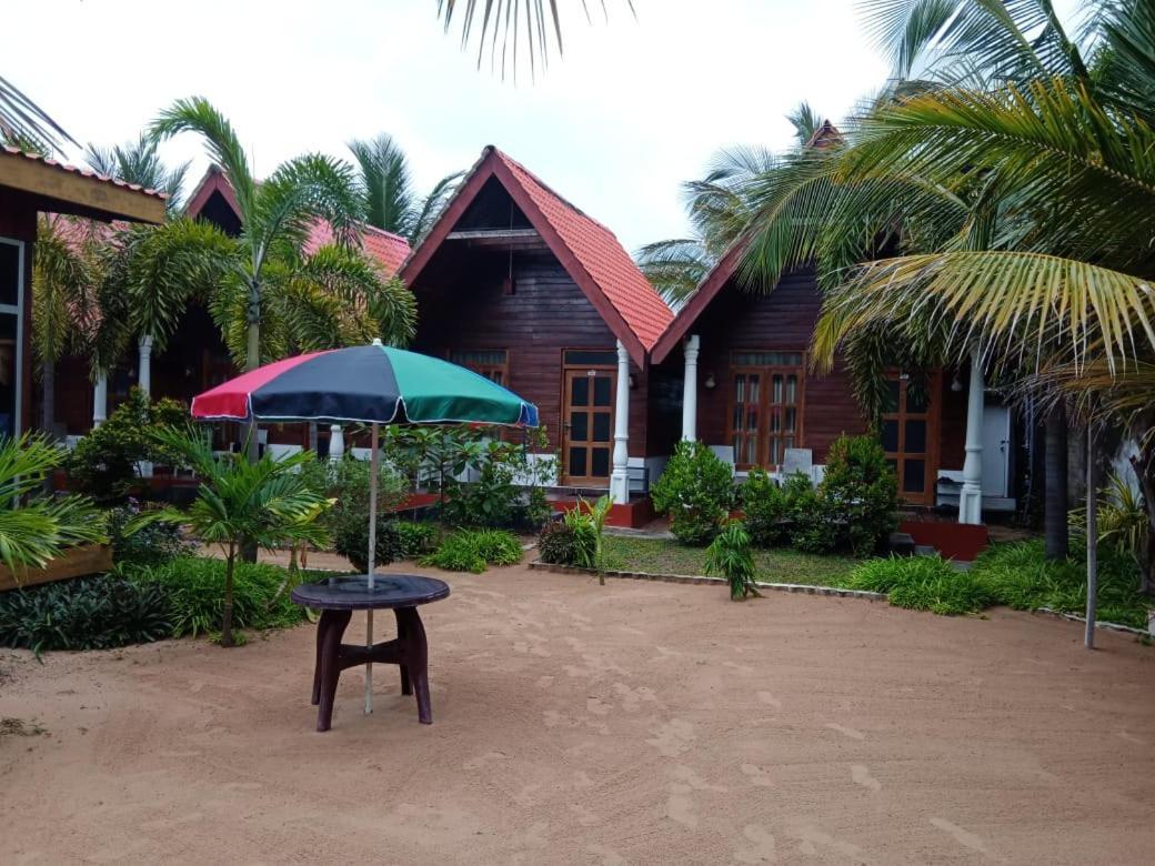 Elegant Green Beach Resort Triquinimale Exterior foto