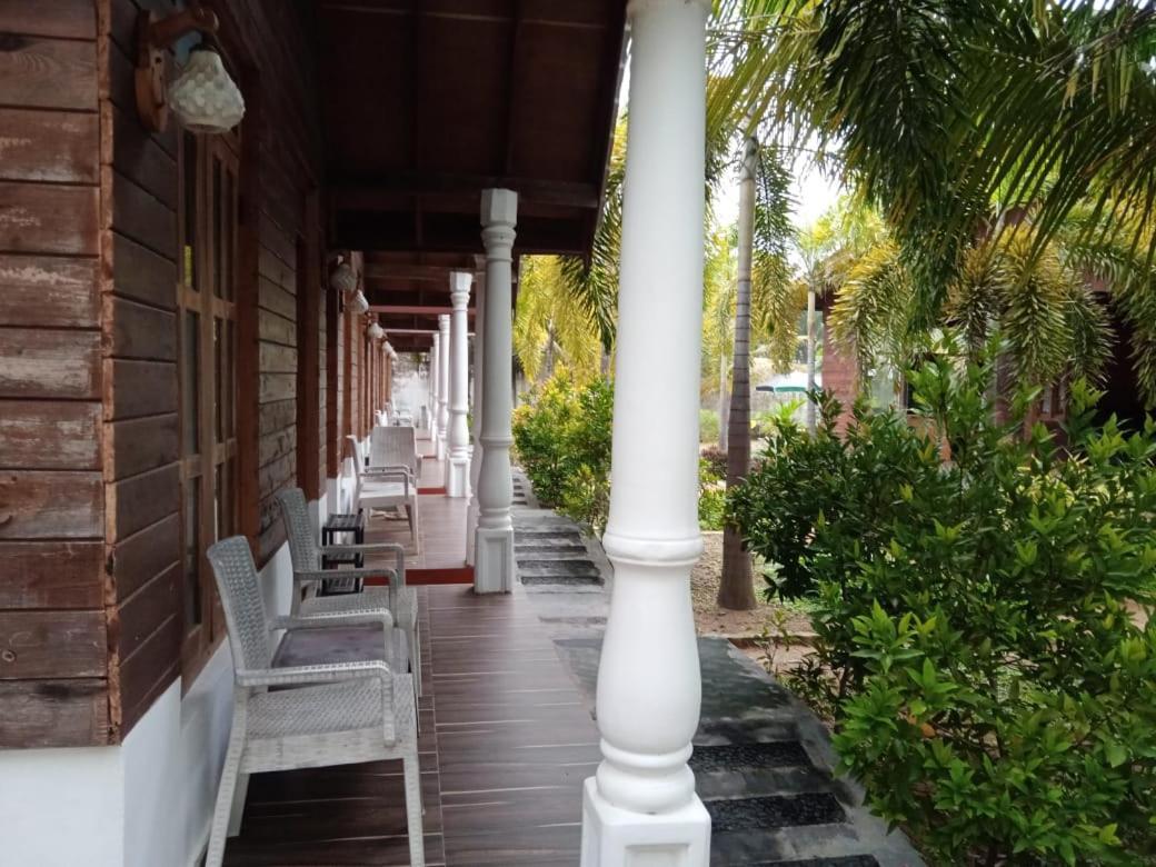 Elegant Green Beach Resort Triquinimale Exterior foto