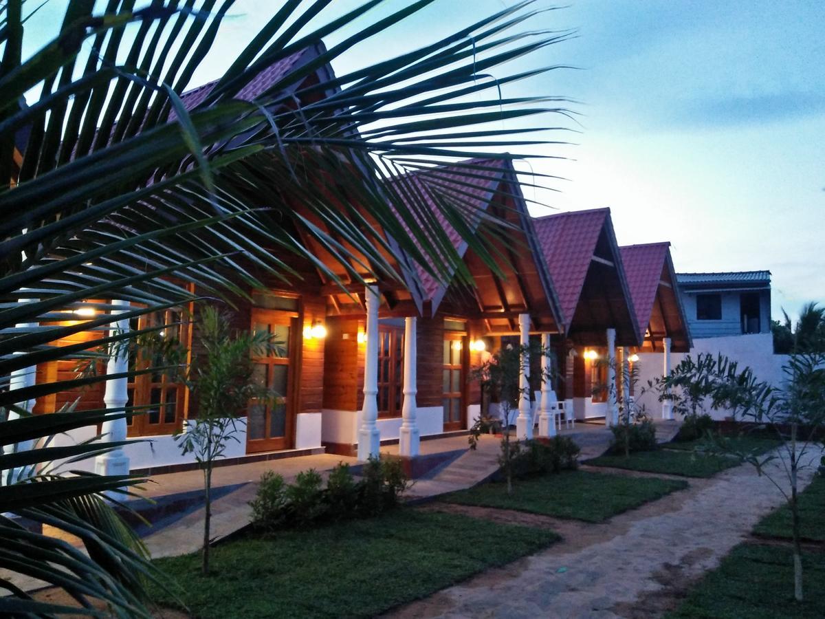 Elegant Green Beach Resort Triquinimale Exterior foto