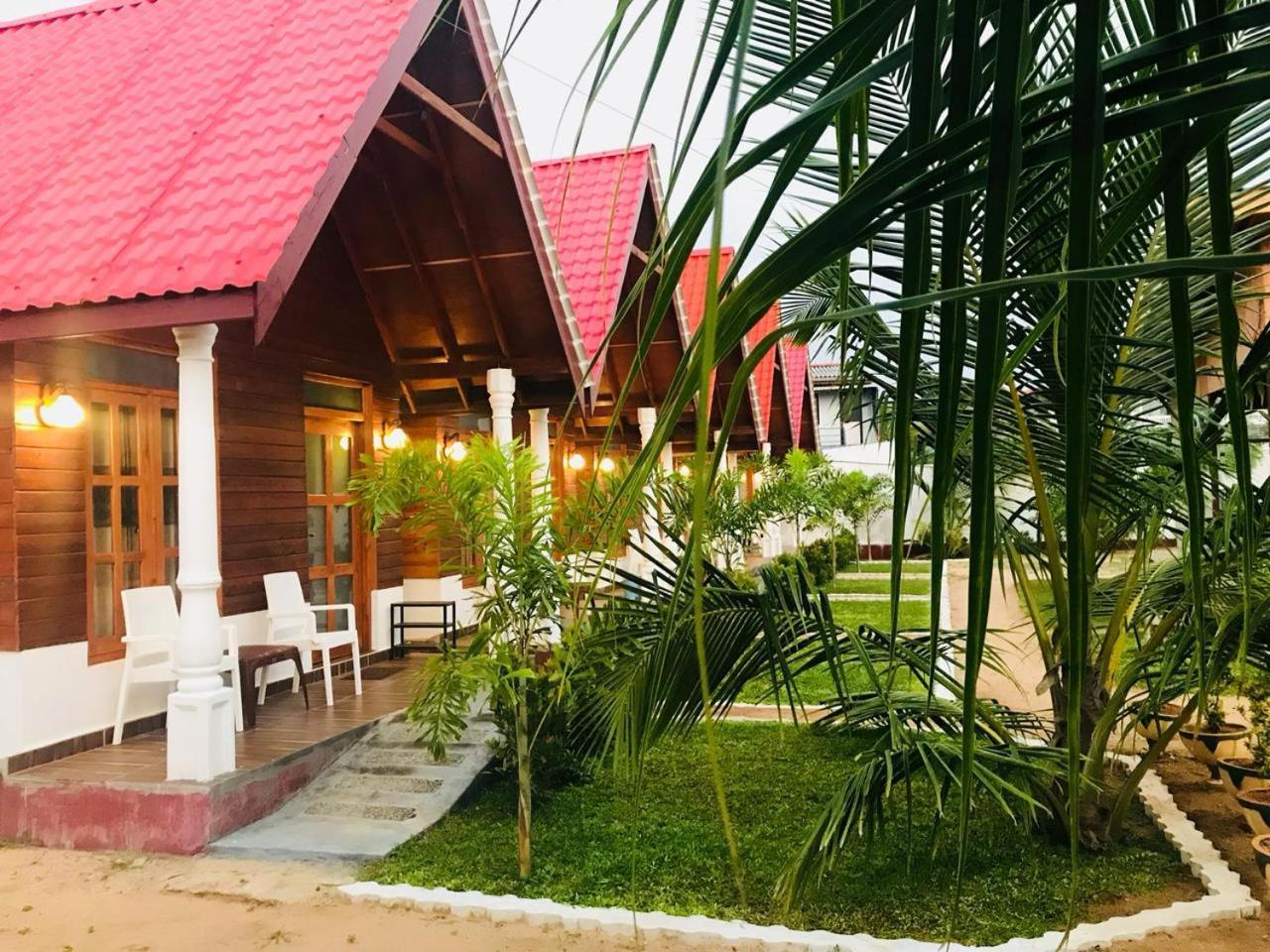 Elegant Green Beach Resort Triquinimale Exterior foto